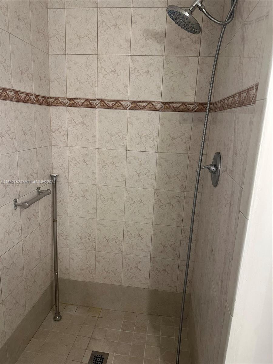 WESTVIEW CONDOMINIUM NO T - Residential Lease