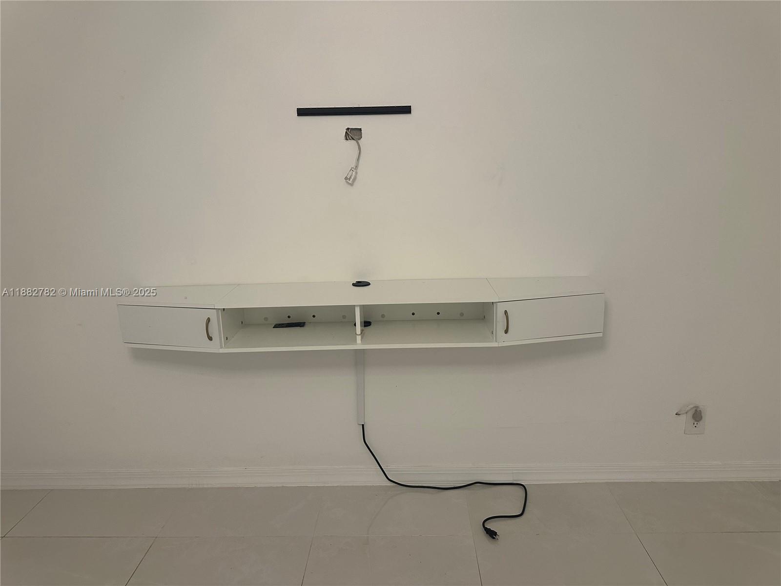 WESTVIEW CONDOMINIUM NO T - Residential Lease