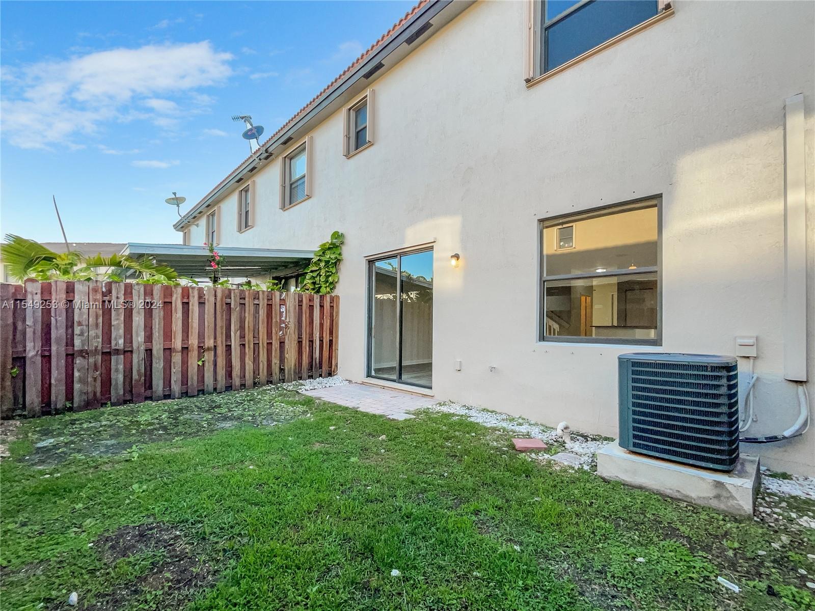 SILVER PALM EAST SEC THRE - Residential