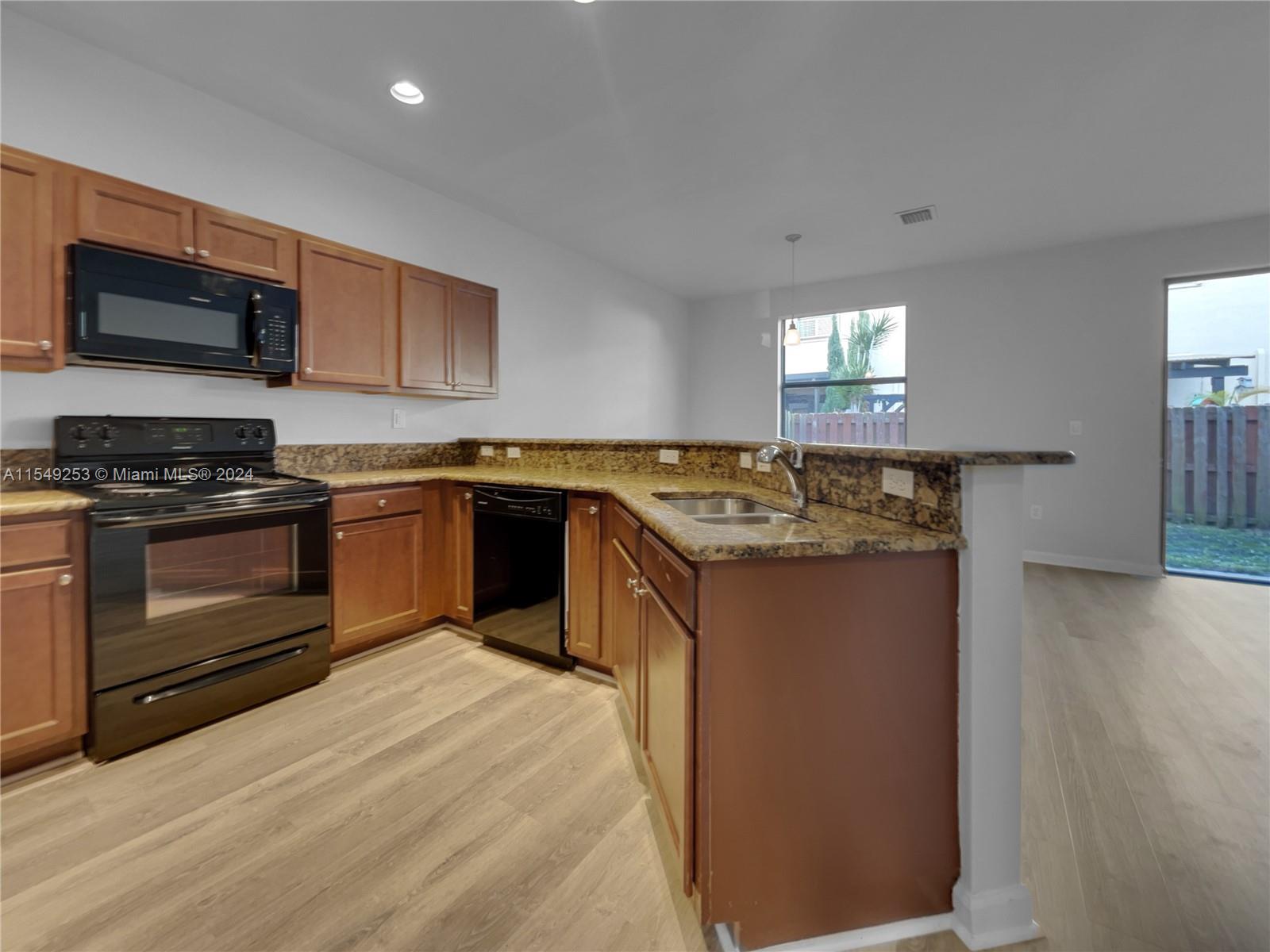 SILVER PALM EAST SEC THRE - Residential