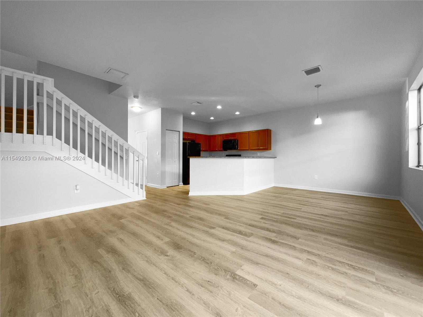 SILVER PALM EAST SEC THRE - Residential