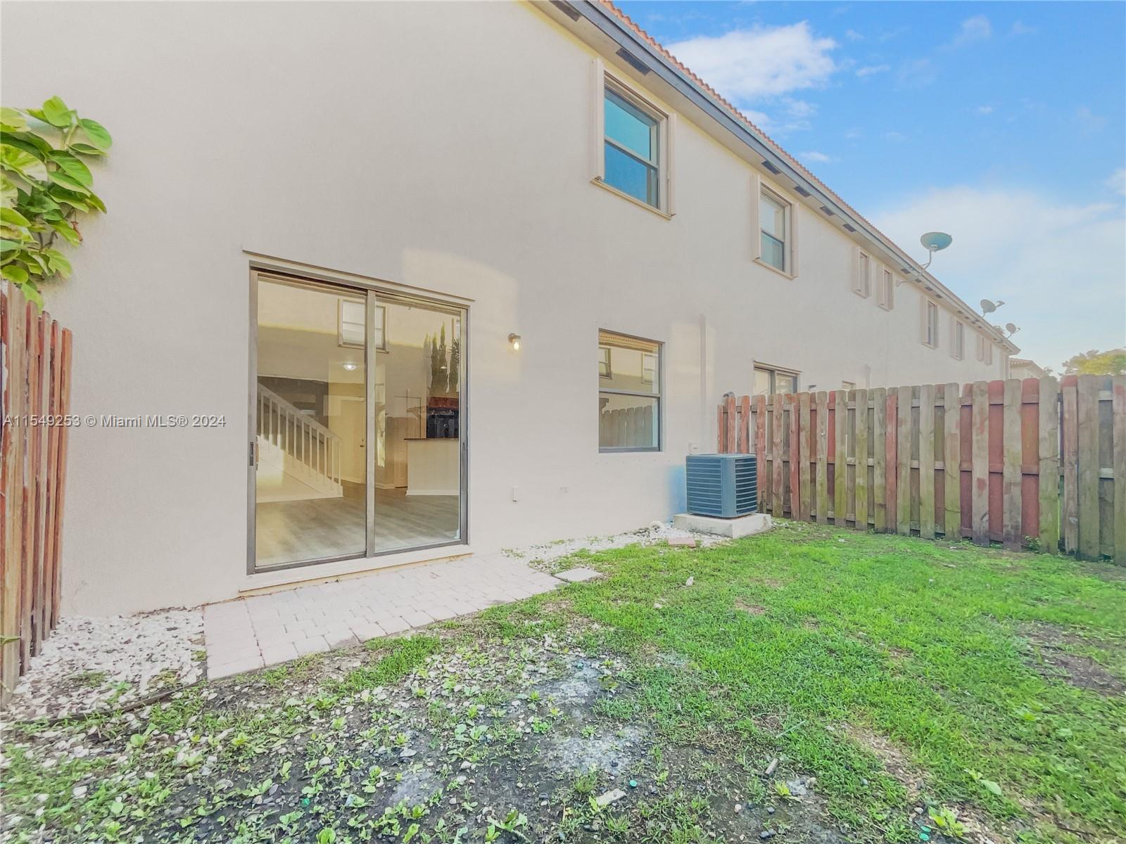 SILVER PALM EAST SEC THRE - Residential