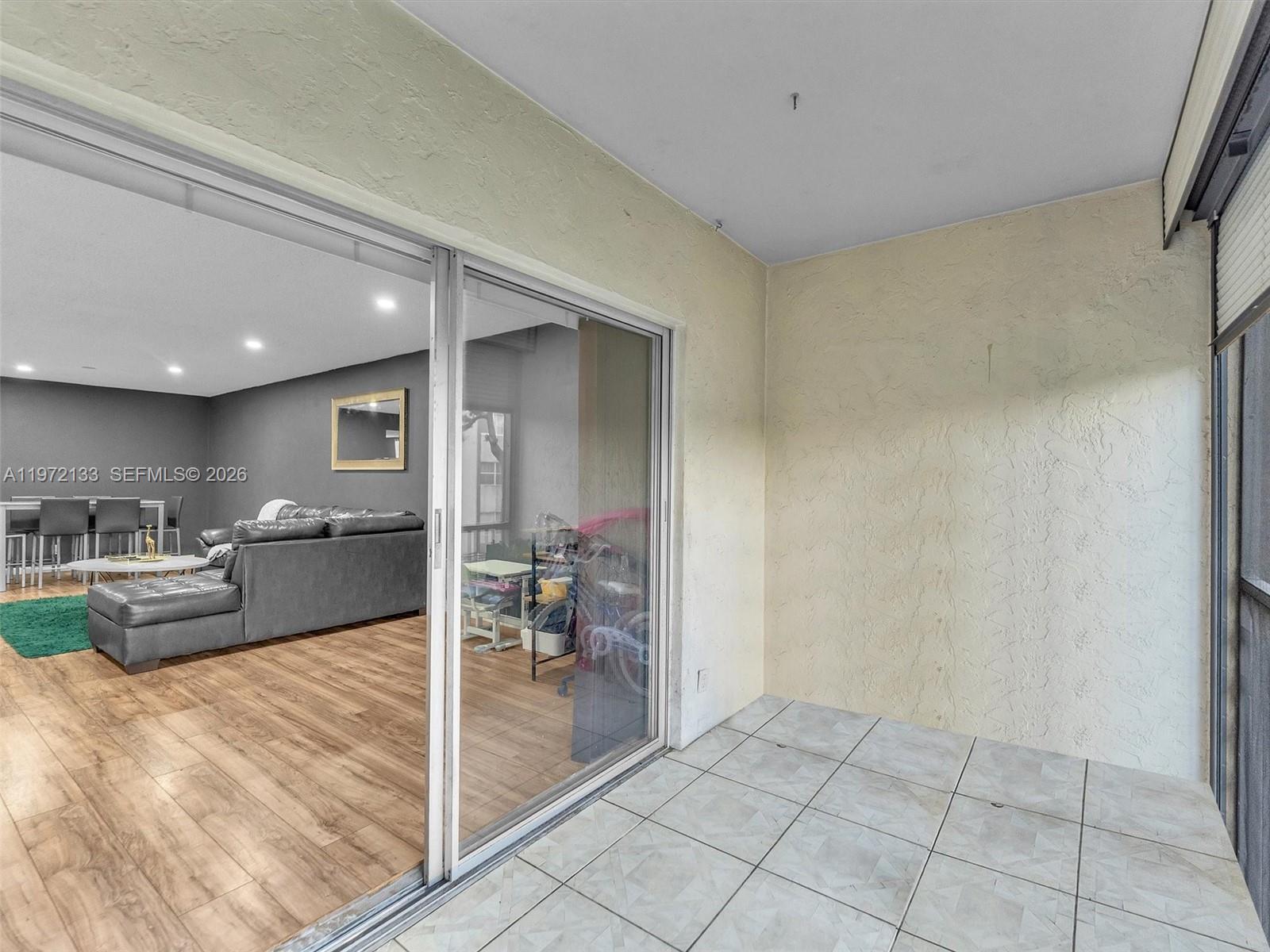 INVERRARY COUNTRY CLUB - Residential Lease