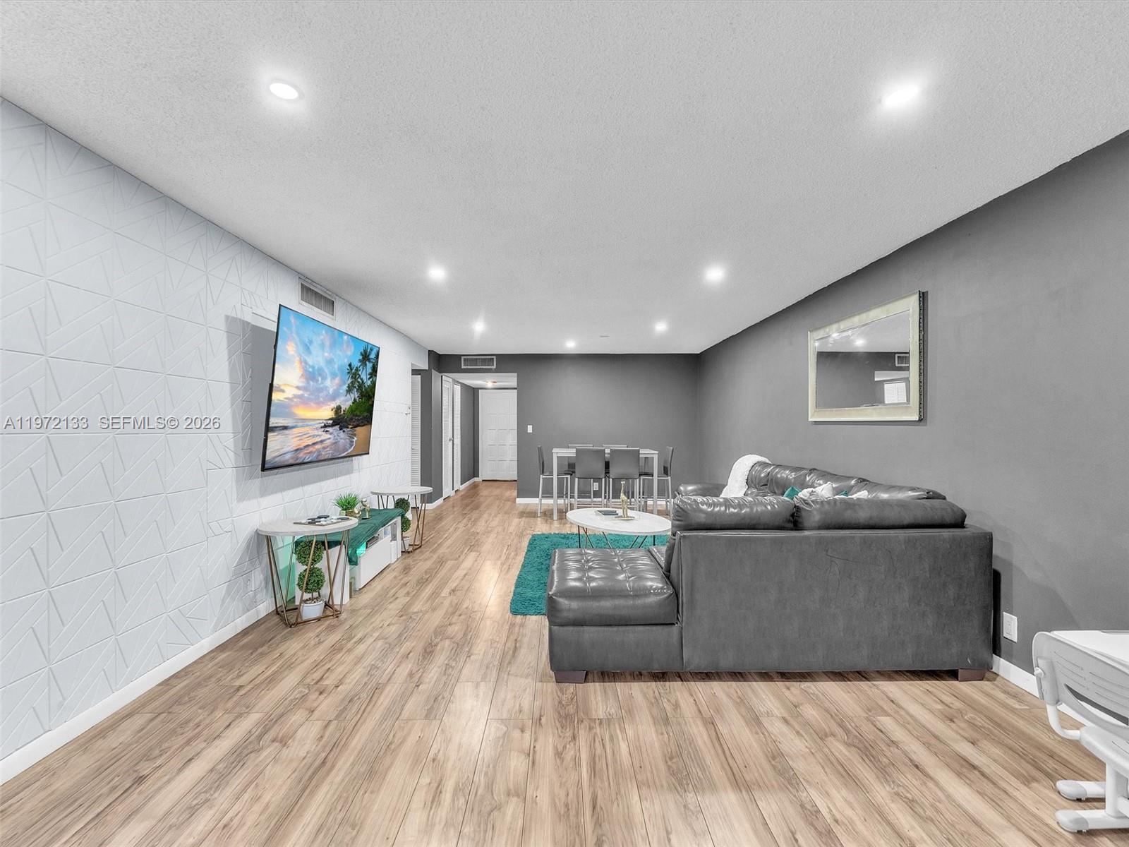 INVERRARY COUNTRY CLUB - Residential Lease