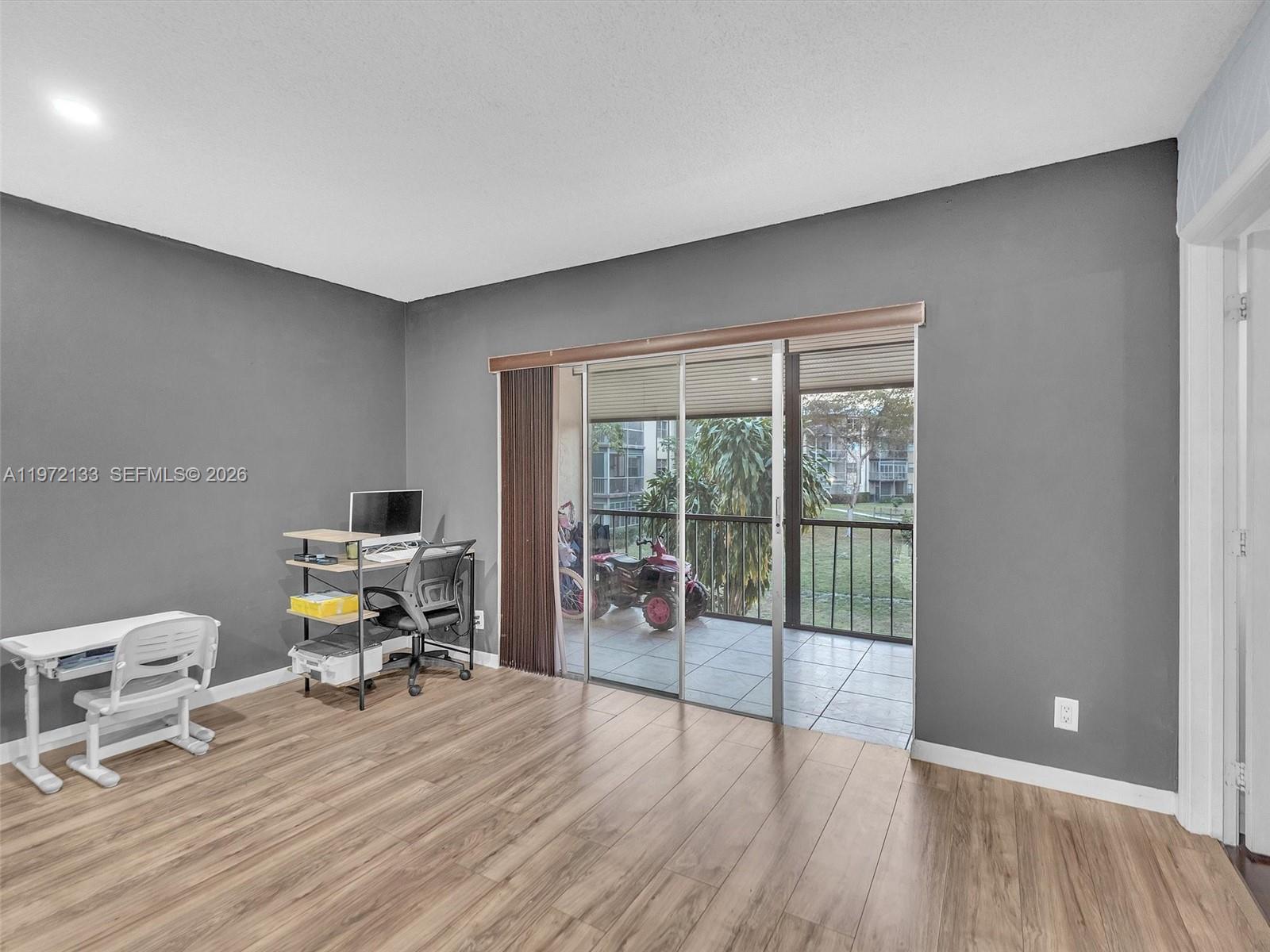 INVERRARY COUNTRY CLUB - Residential Lease