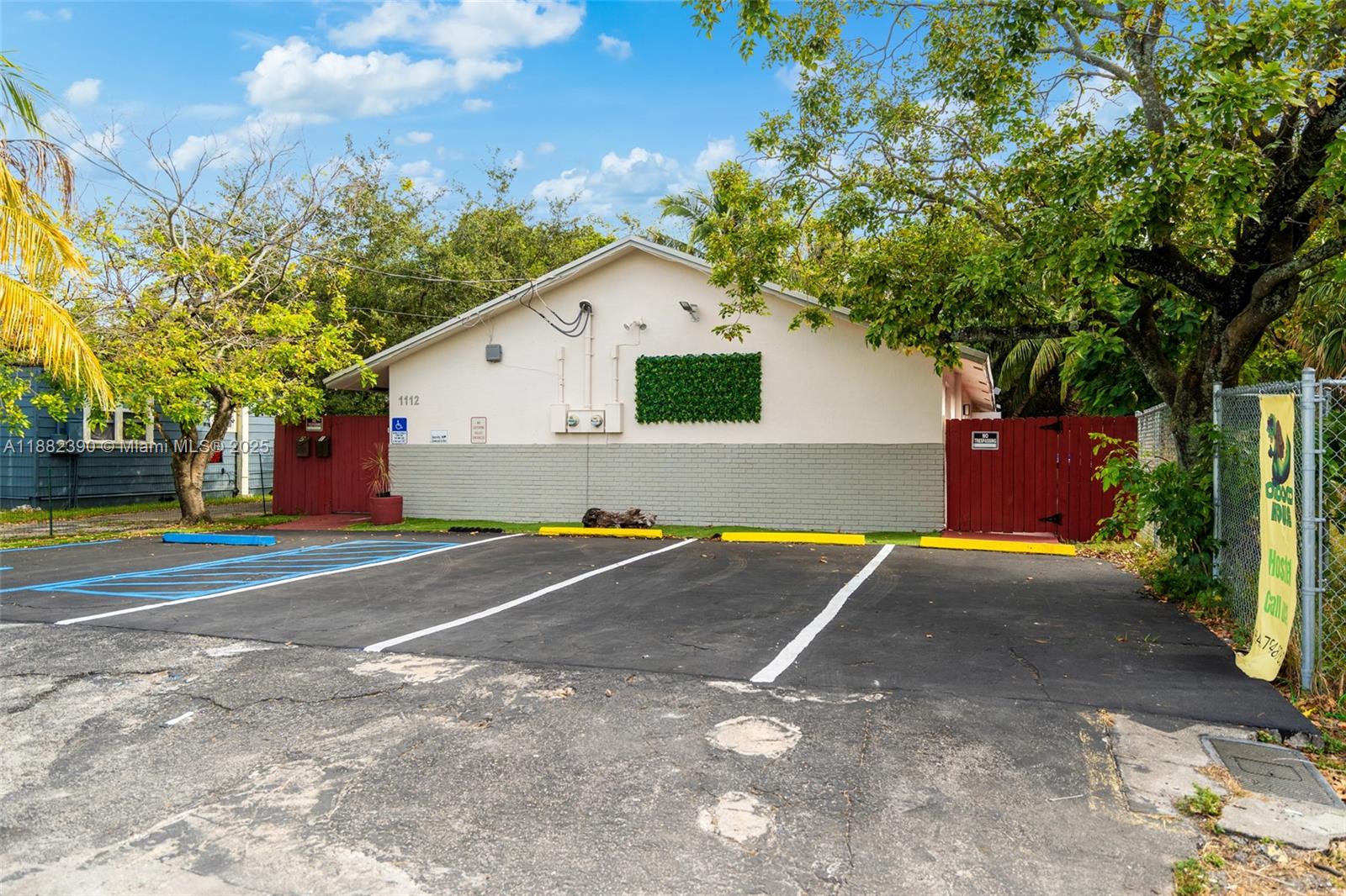 Discover a rare opportunity to own a versatile duplex featuring two spacious units, each with four bedrooms and two bathrooms. Perfectly situated just minutes from Las Olas Boulevard, Fort Lauderdale-Hollywood International Airport, The Galleria, Port Everglades, and the historic Bonnet House, this property offers unmatched access to vibrant dining, shopping, and cultural attractions.
Currently operating as a thriving hostel with consistent short-term rental income, it’s a turnkey investment. Alternatively, lease each unit as apartments for a projected annual yield of 6.7%. Ideal for both active and passive investors, this aggressively priced duplex delivers flexibility and strong returns in a prime Fort Lauderdale location. Act now to secure this high-potential asset!