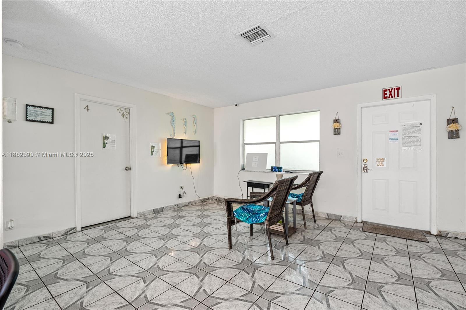 1112 NE 5th Ave