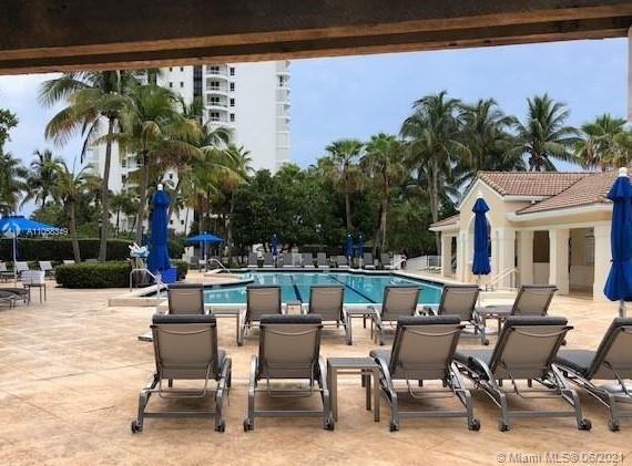 SOUTH TOWER AT THE POINT - Residential