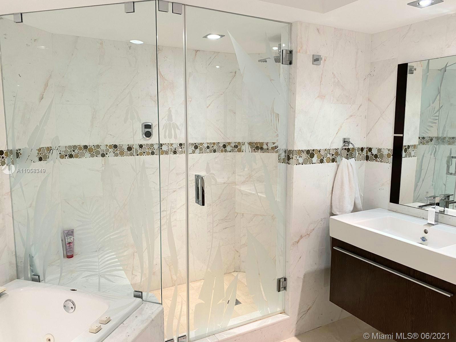 SOUTH TOWER AT THE POINT - Residential