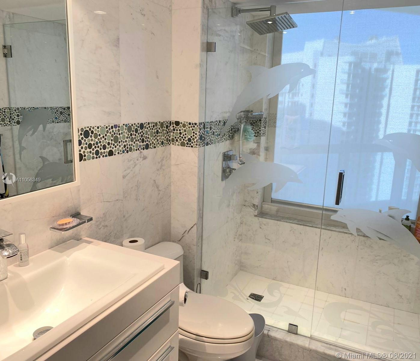 SOUTH TOWER AT THE POINT - Residential