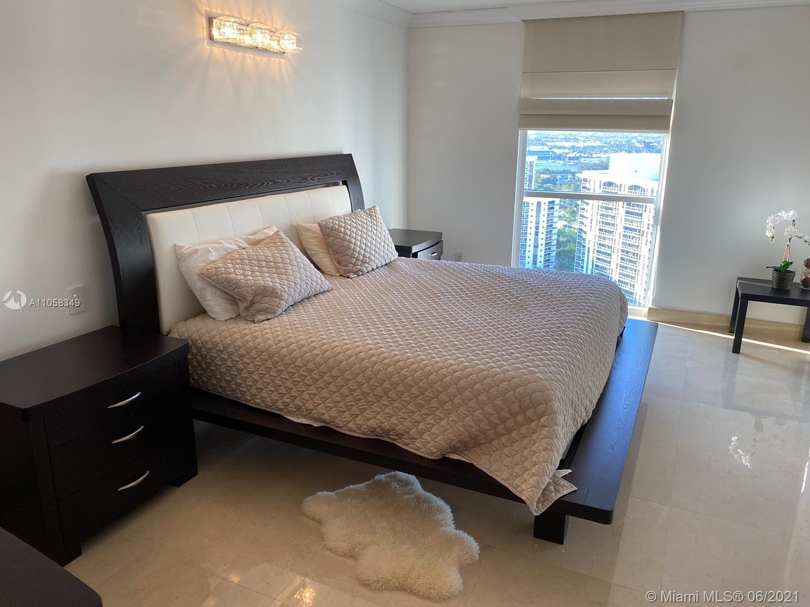 SOUTH TOWER AT THE POINT - Residential