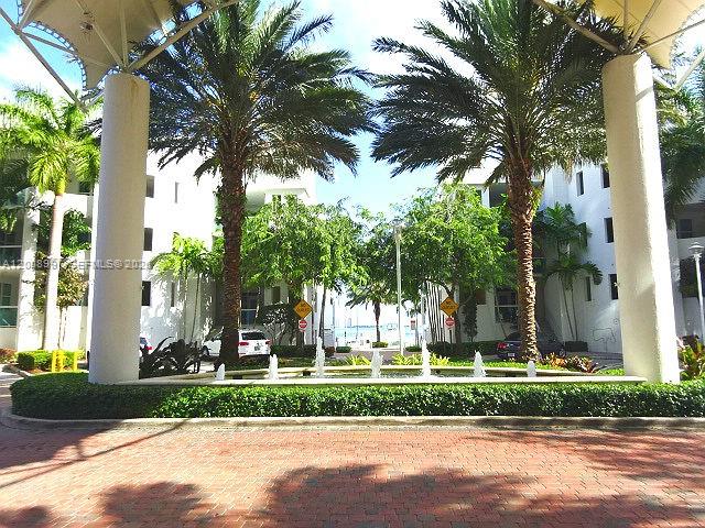 7900 Harbor Island Dr 817