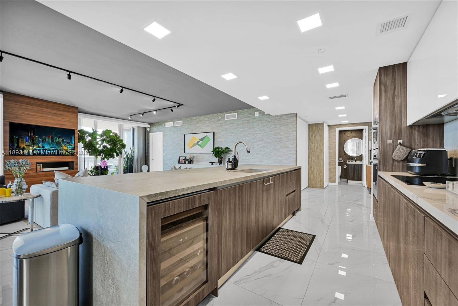 ARIA ON THE BAY CONDO - Residential Lease