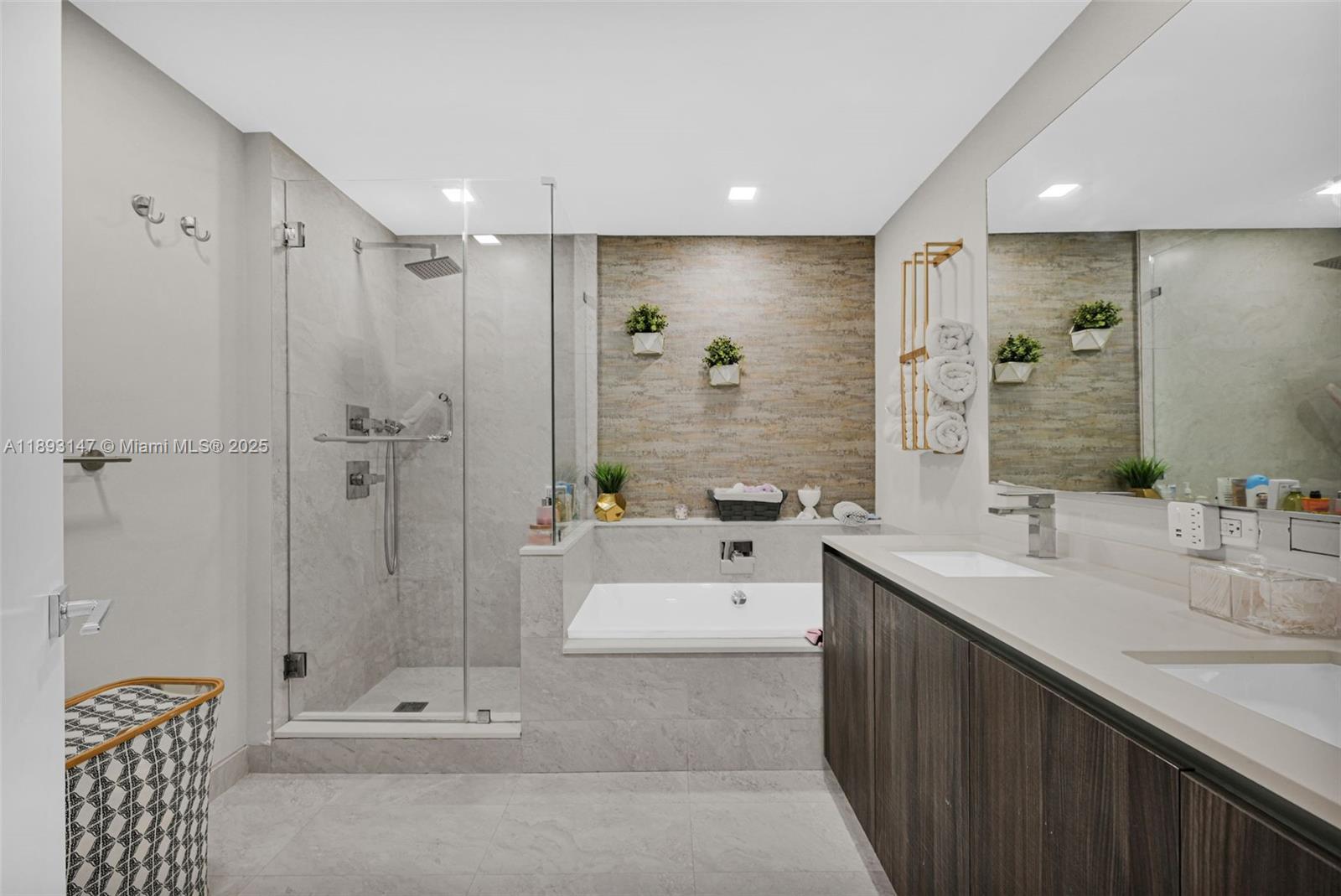 ARIA ON THE BAY CONDO - Residential Lease