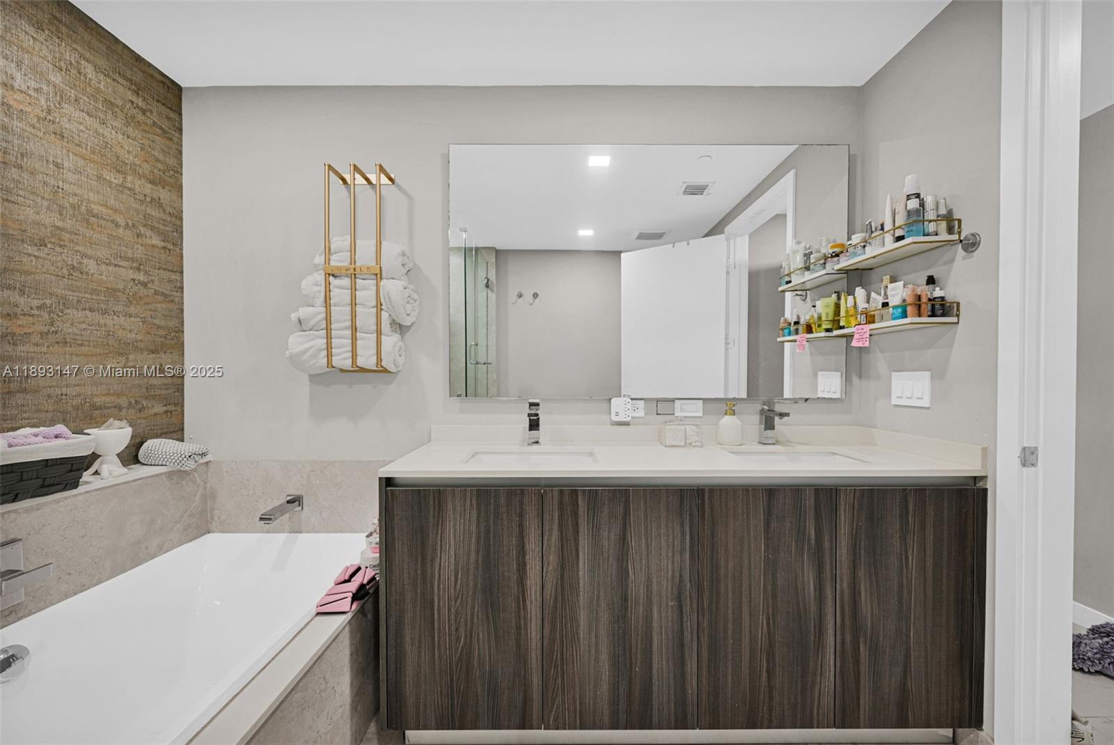 ARIA ON THE BAY CONDO - Residential Lease