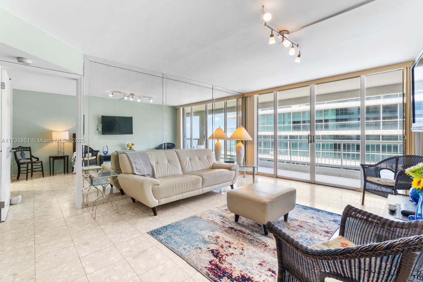 9341 Collins Ave 904
