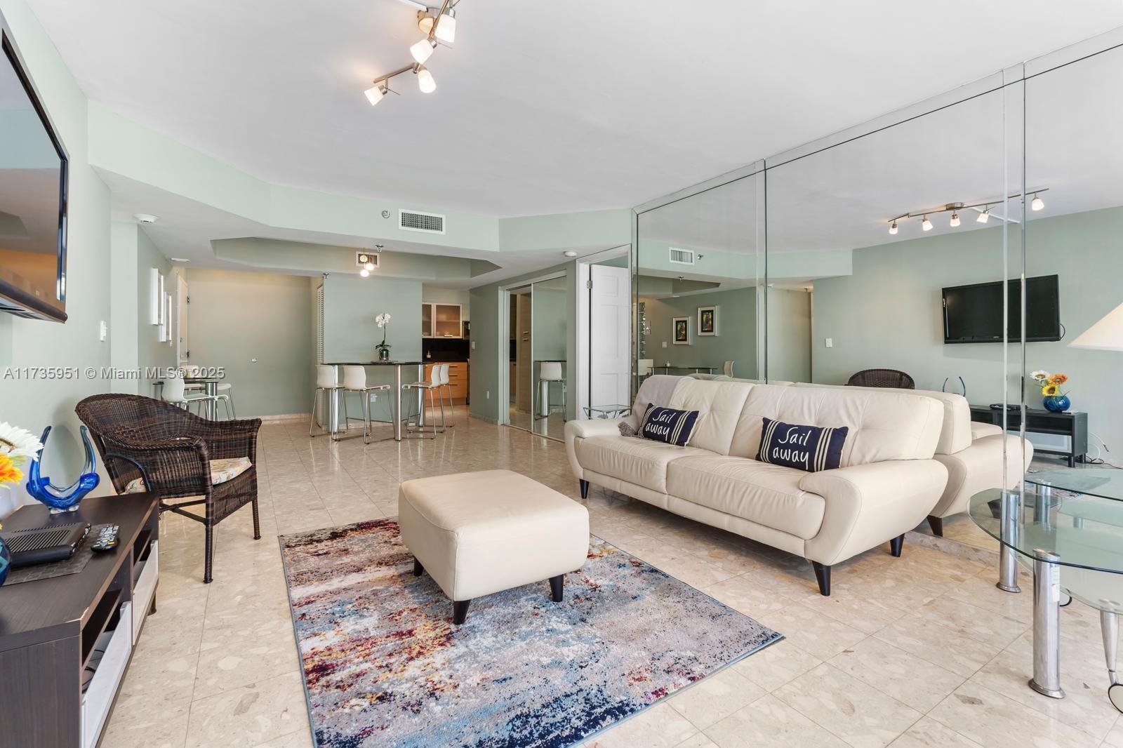 9341 Collins Ave 904