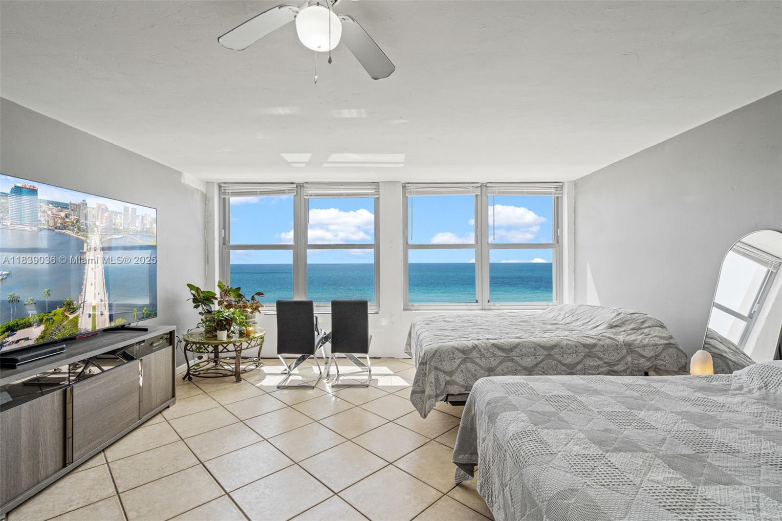 2899 Collins Ave 931