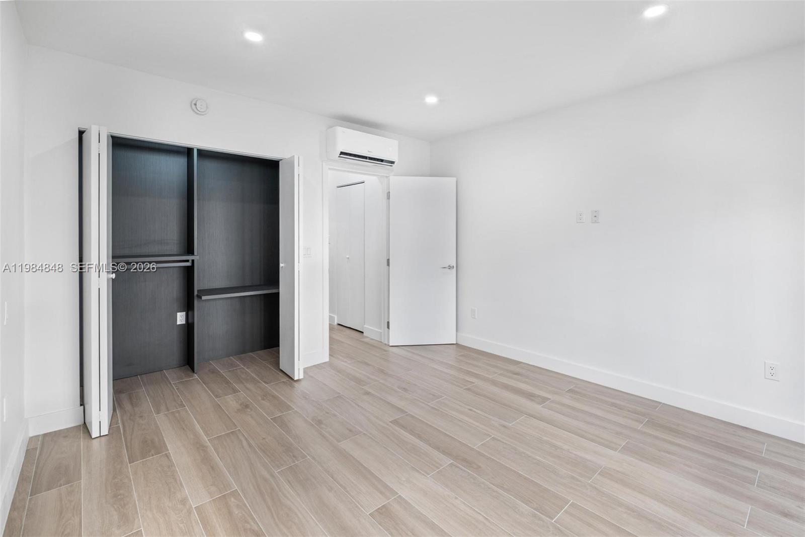 LINCOLN ROAD VILLAS SOUTH - Residential