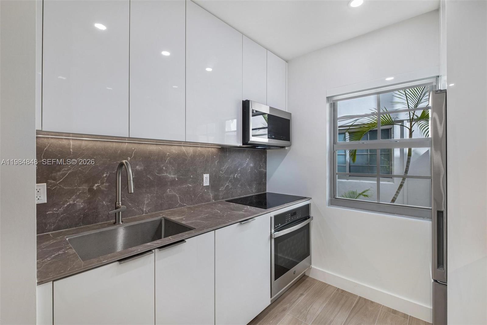 LINCOLN ROAD VILLAS SOUTH - Residential