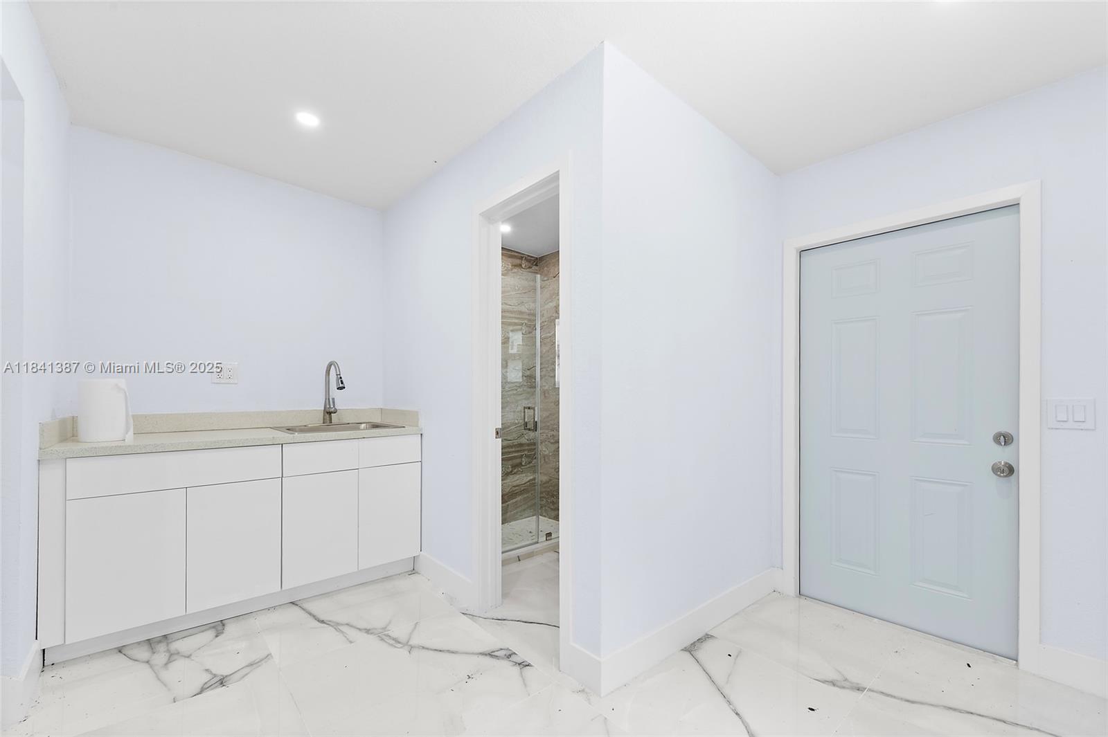 DIXIE GARDENS - Residential