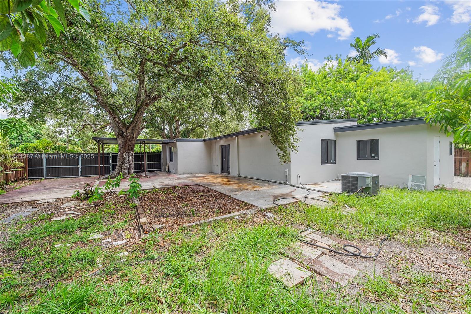 DIXIE GARDENS - Residential