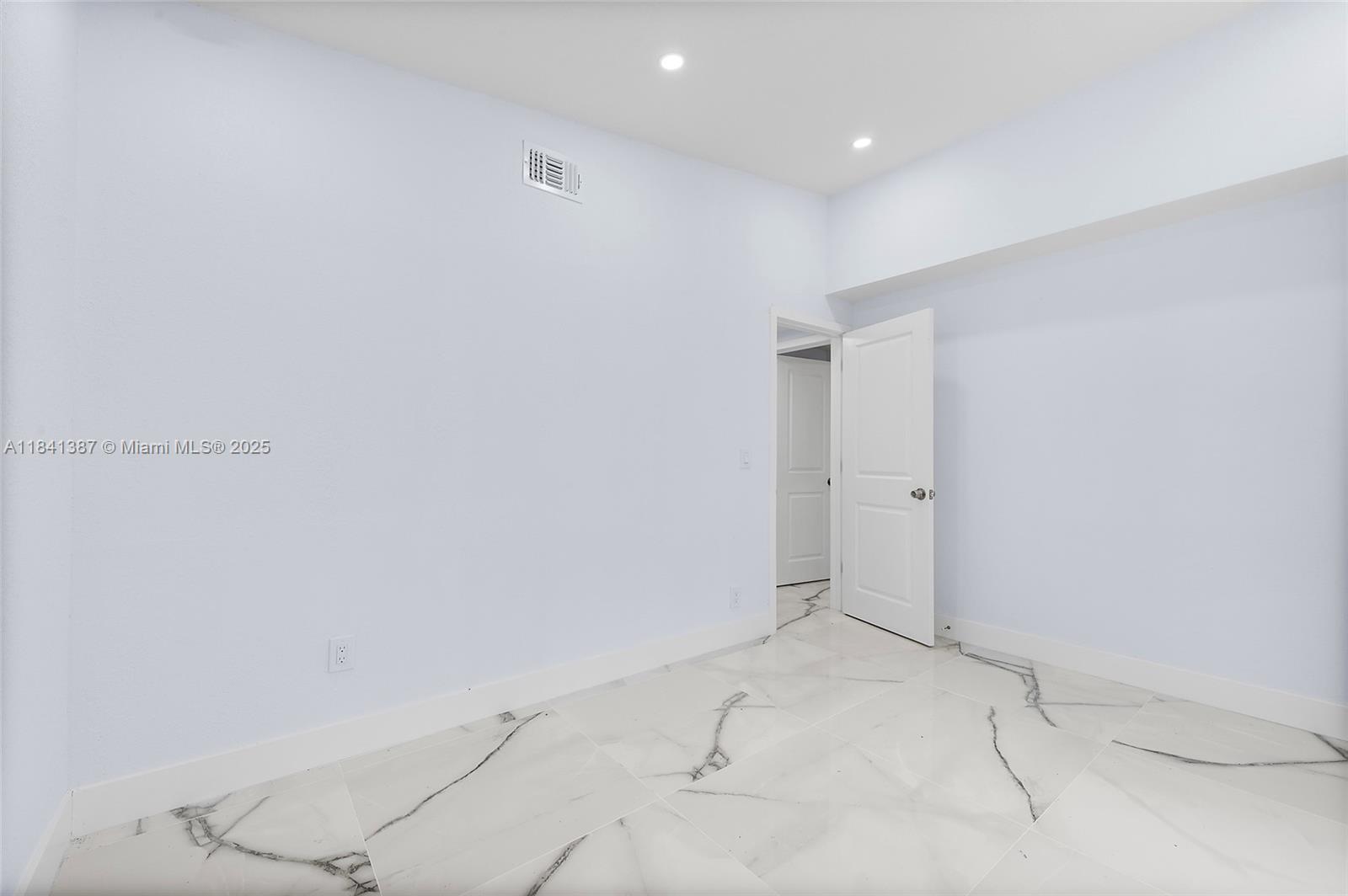 DIXIE GARDENS - Residential