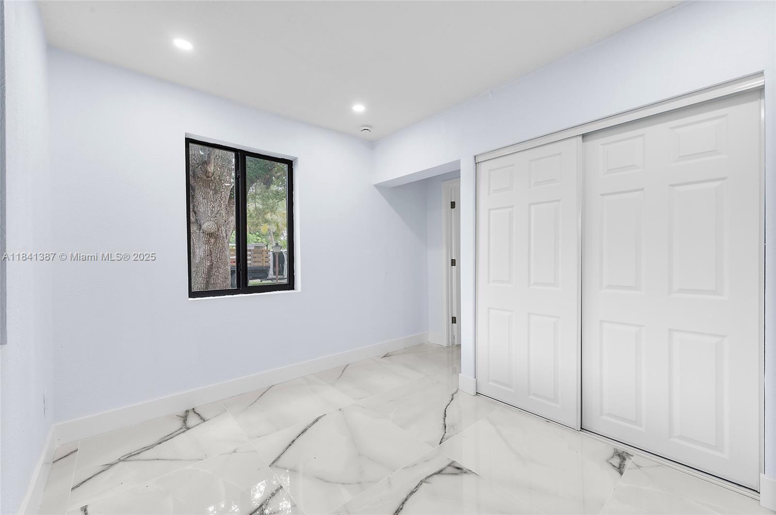 DIXIE GARDENS - Residential