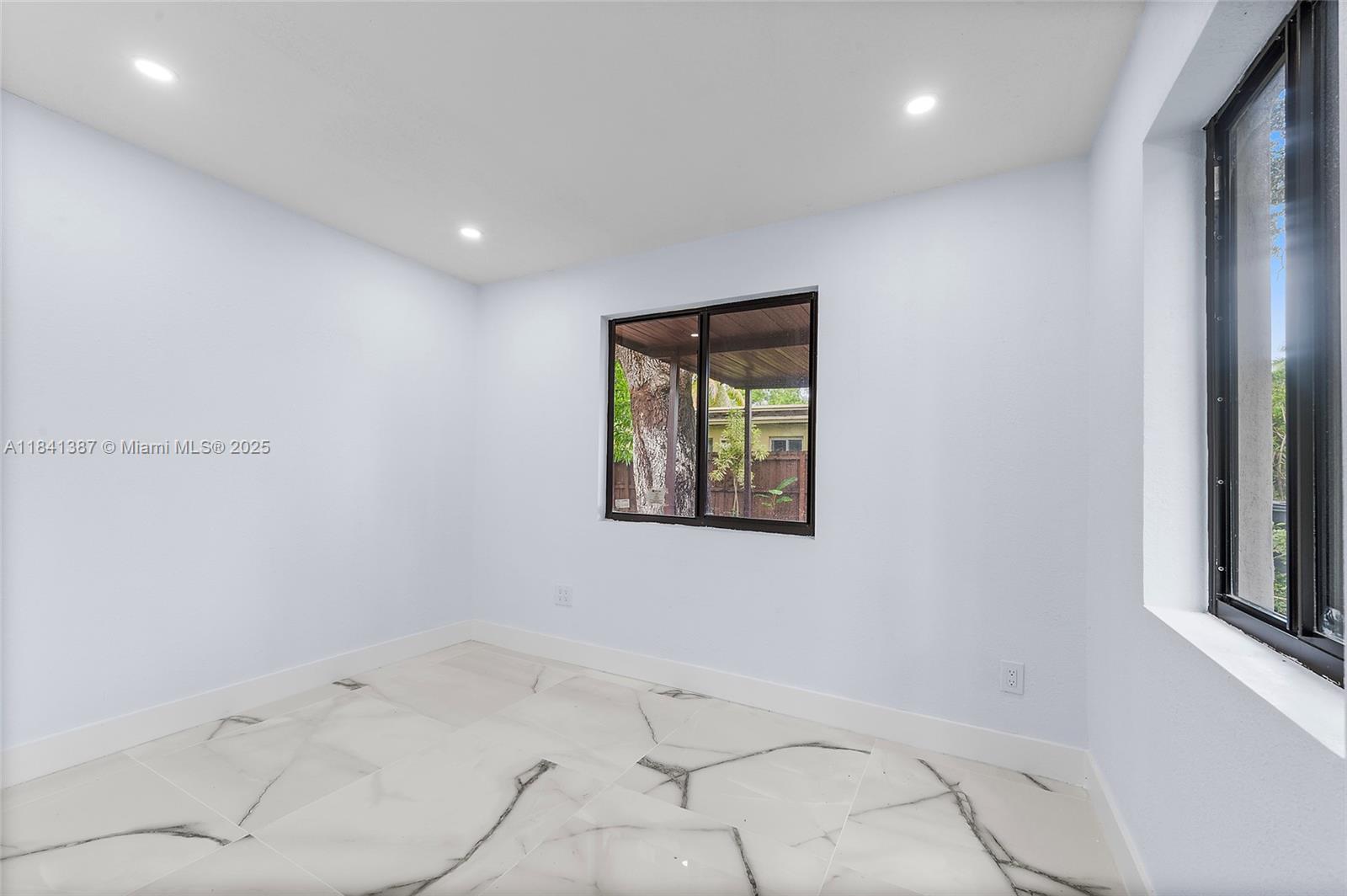 DIXIE GARDENS - Residential