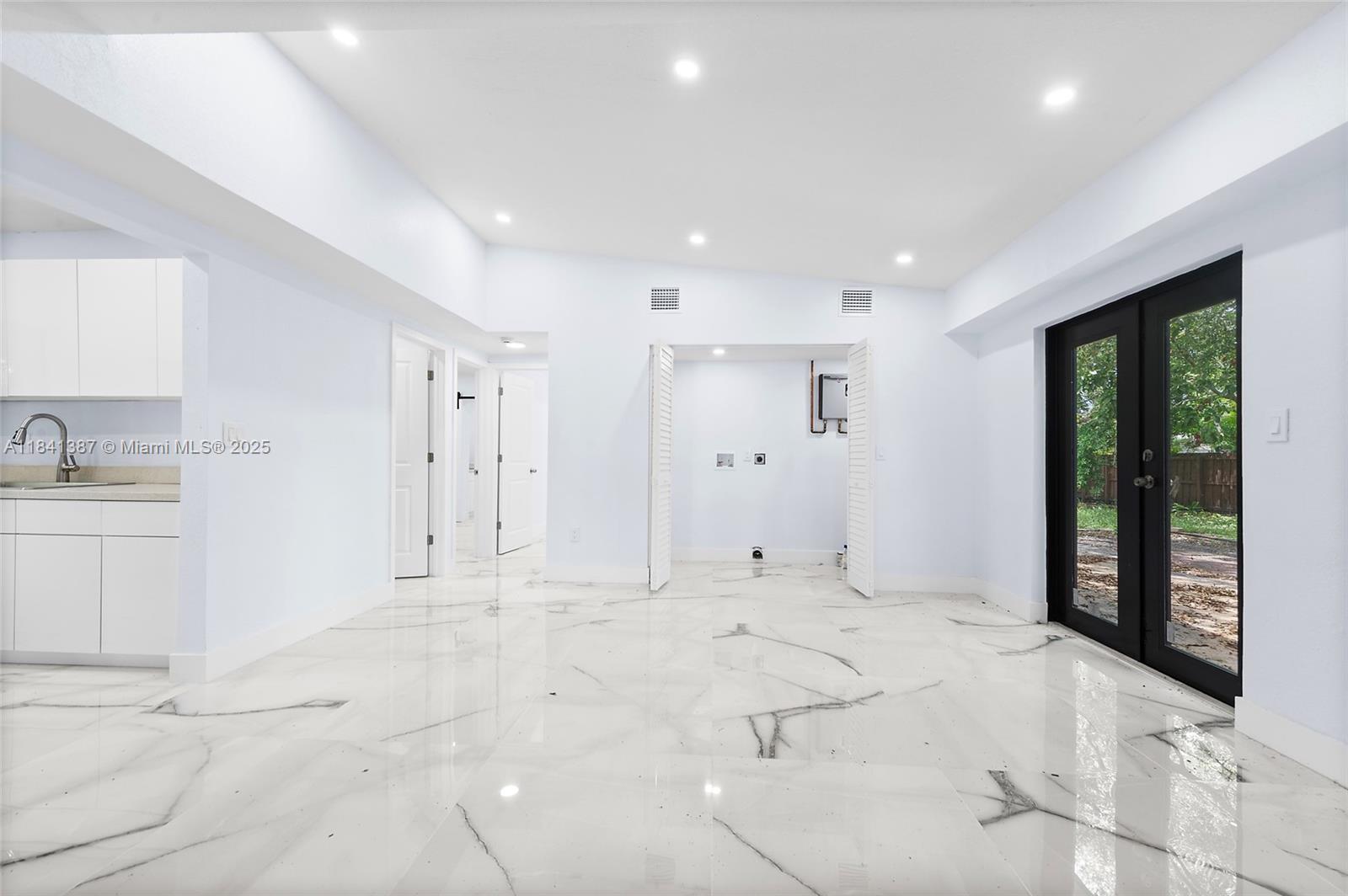 DIXIE GARDENS - Residential
