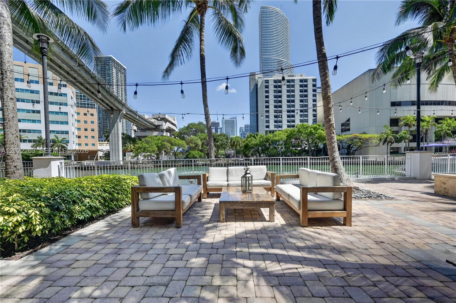 BRICKELL ON THE RIVER N T - Residential
