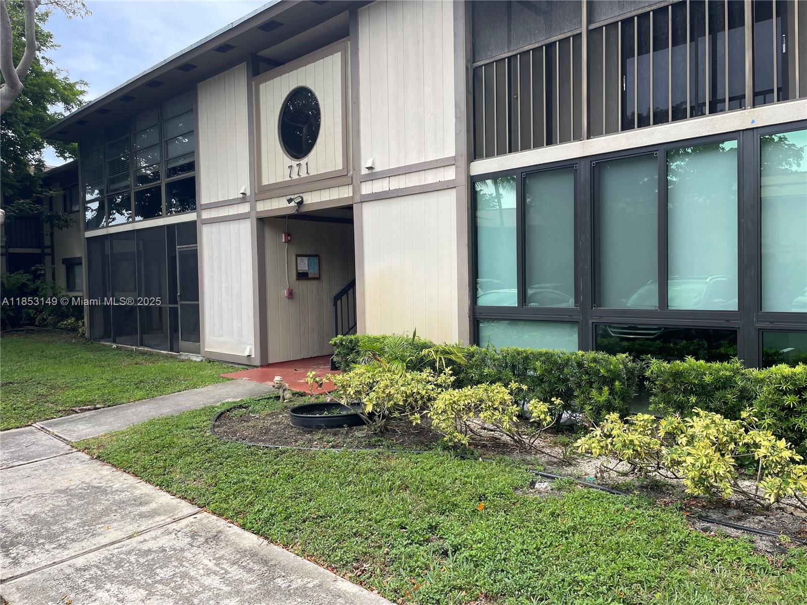 BEAUTIFUL 2/1, GARDEN'S APARTMENT ON THE 1ST FLOOR. FULL SIZE WASHER AND DRYER IN THE UNIT. LARGE MASTER BEDROOM WITH A HUGE WALK-IN CLOSET. SCREENED-IN BALCONY. PARKING SPAE NEAR THE UNIT .
24 HRS SECURITY.GUARD AT GATE.
CONVENIENTLY LOCATED TO SHOPPING, MAJOR ROADS, SCHOOLS AND AVENTURA.