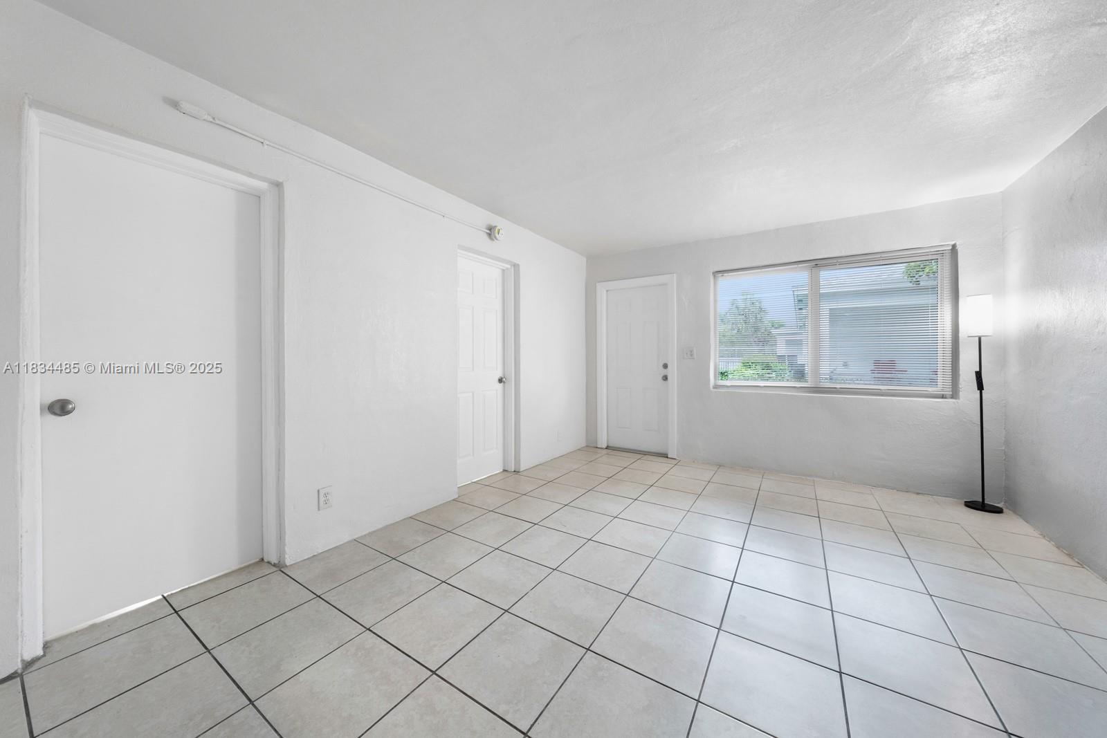 1210 NW 2nd St 4