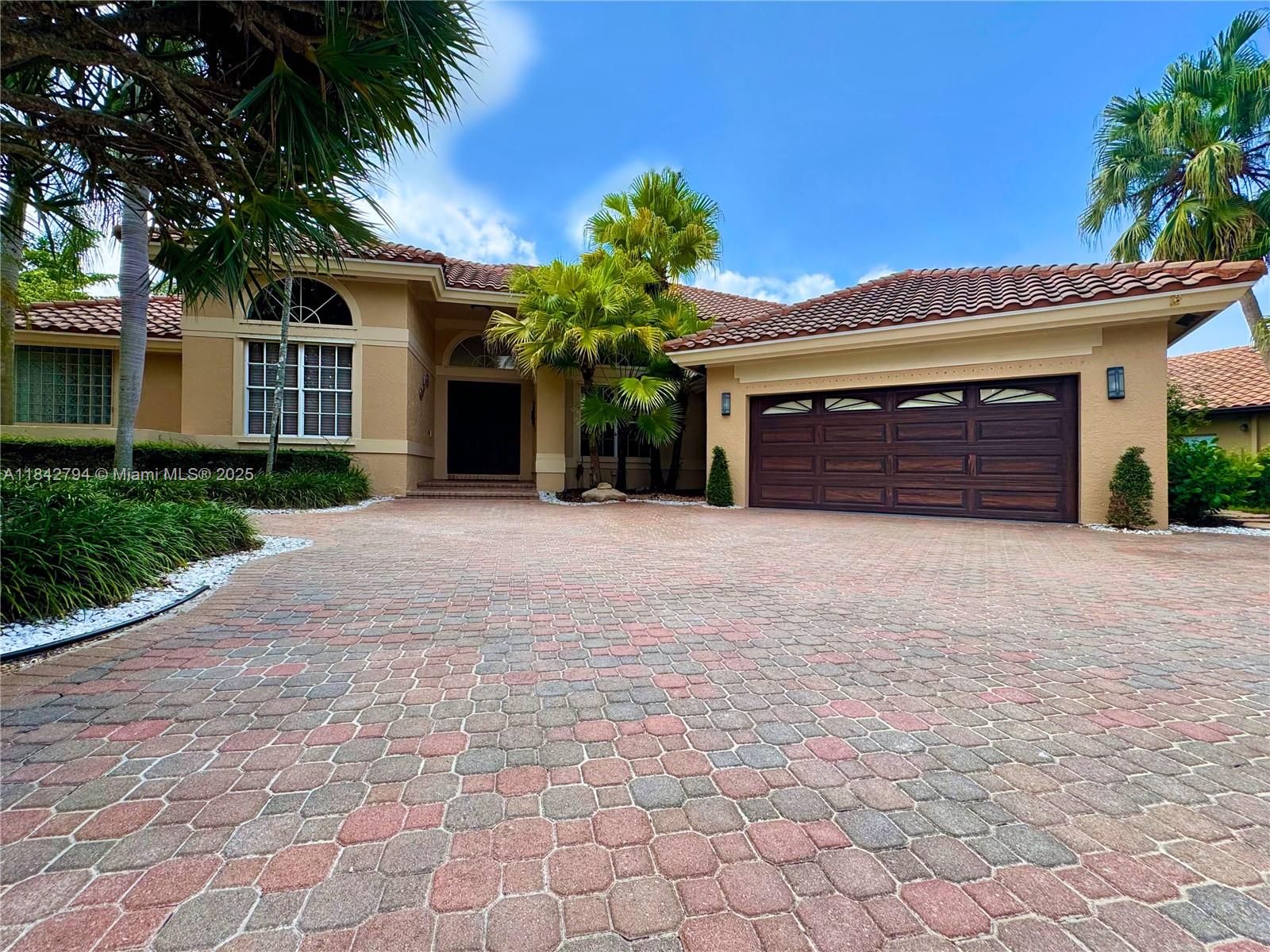 375 Sabal Way, Weston, FL, 33326/$1,850,000 3 375 Sabal Way