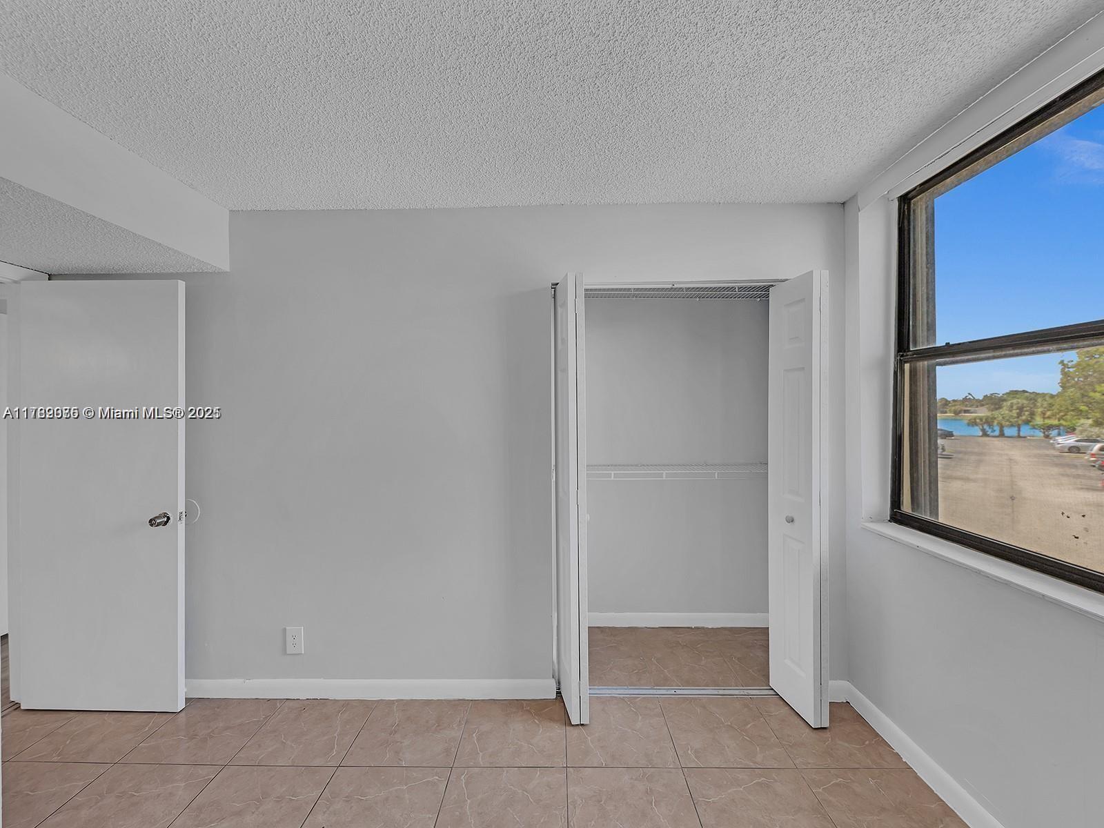 215 Lake Pointe Dr 214