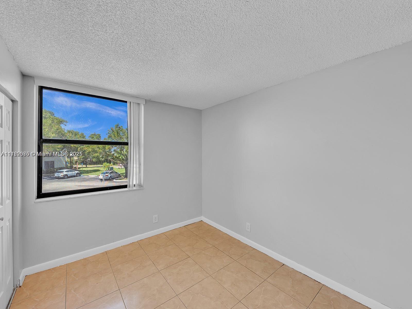 215 Lake Pointe Dr 214