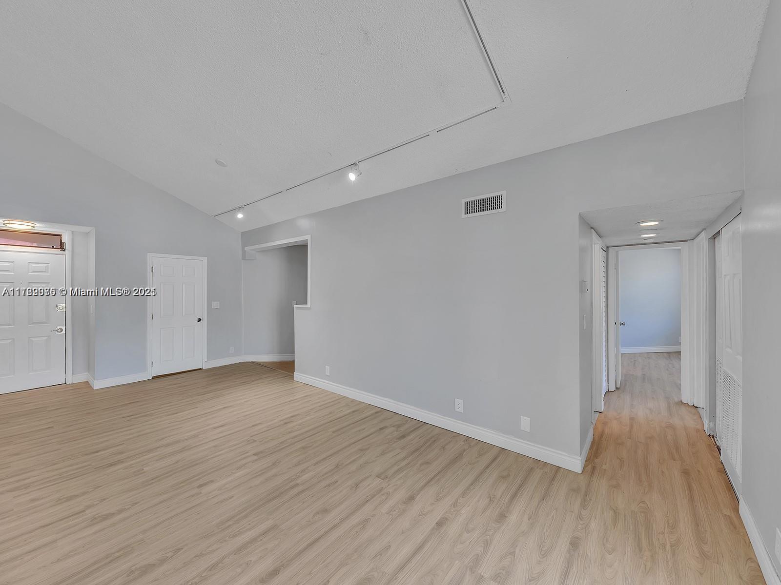 215 Lake Pointe Dr 214