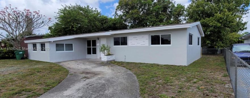 Very nice 1700 sq ft house for rent boasts a massive 7500 sq ft yard, 3 bedrooms + bonus room (which can double as a bedroom), modern appliances, and laundry room. No carpets to be found, professionally managed for your peace of mind. Convenient central location with easy access to highways. Professionally cleaned,  freshly painted, and ready for a great tenant. Don't miss out on this gem!