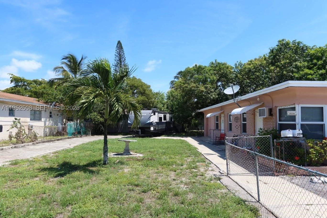 205 SE 10th St