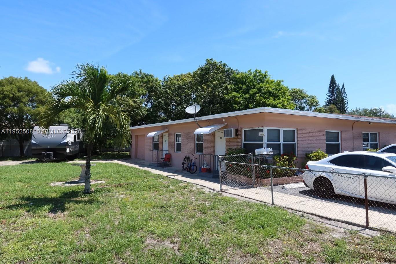 View photos, virtual tours, details... 205 SE 10th St