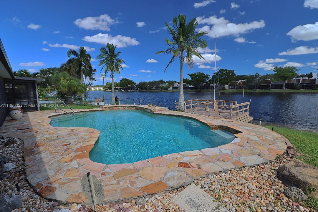 PEMBROKE LAKES SEC 6 - Residential