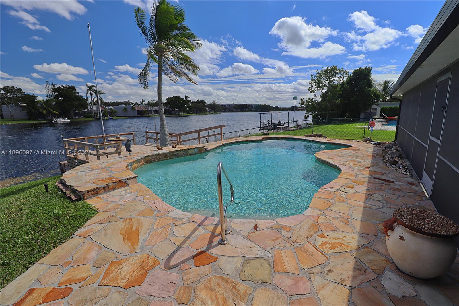 PEMBROKE LAKES SEC 6 - Residential