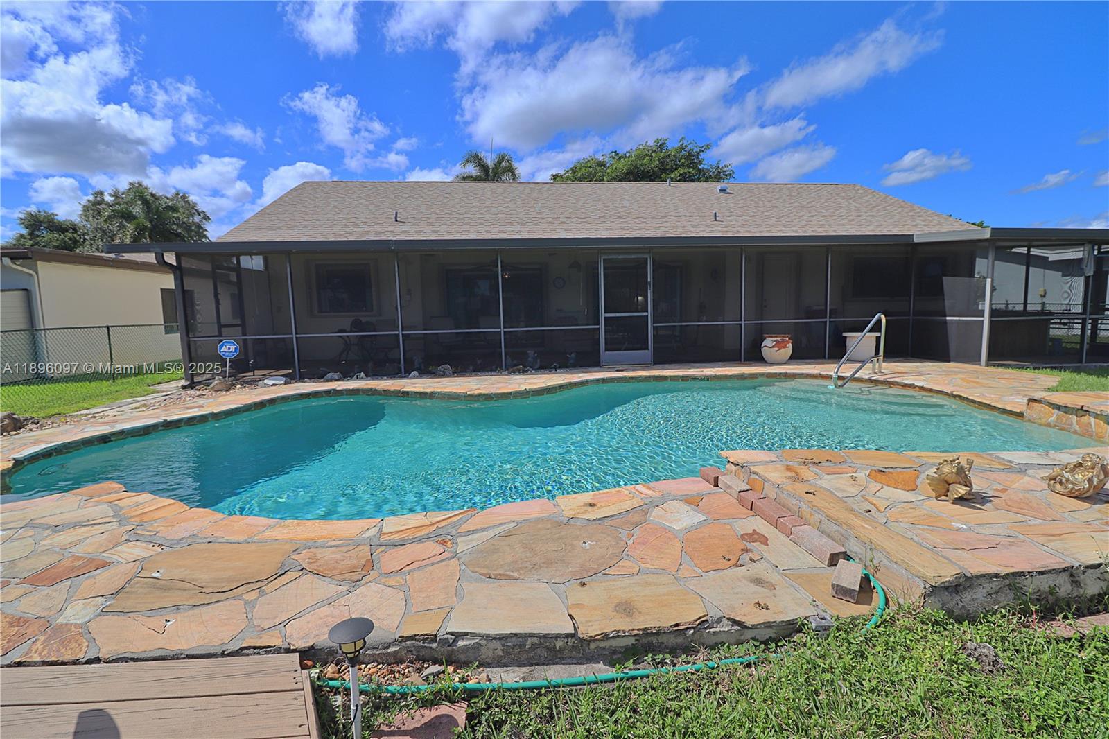 PEMBROKE LAKES SEC 6 - Residential