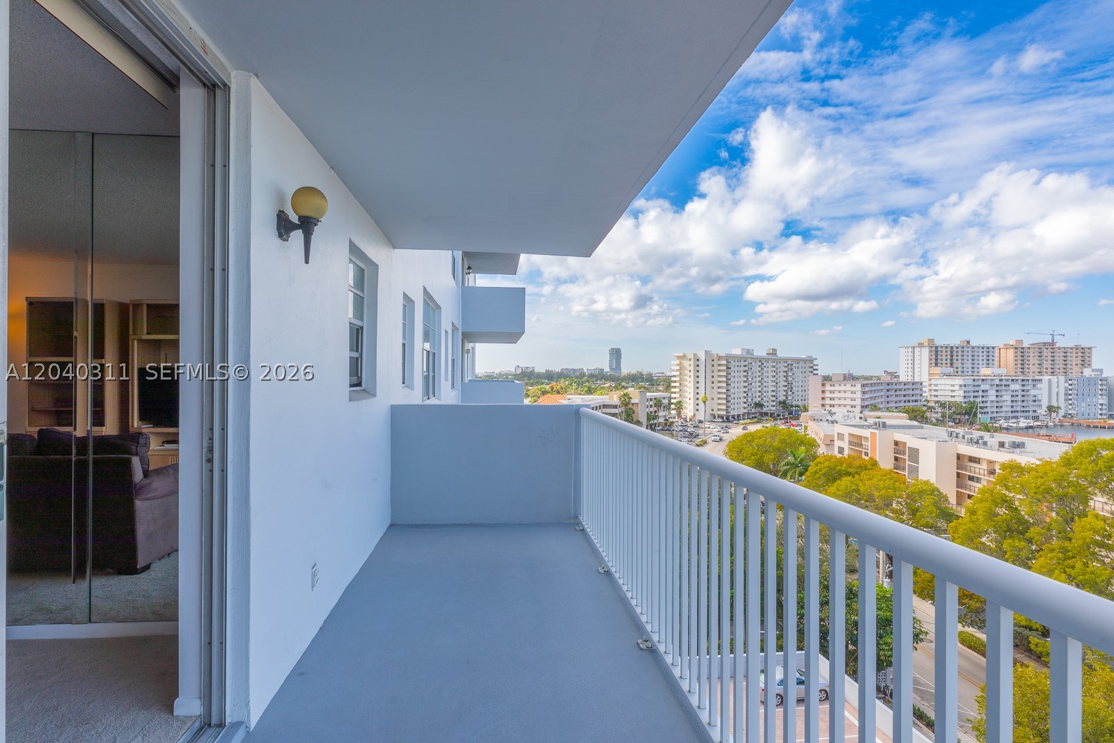 137 Golden Isles Dr 809