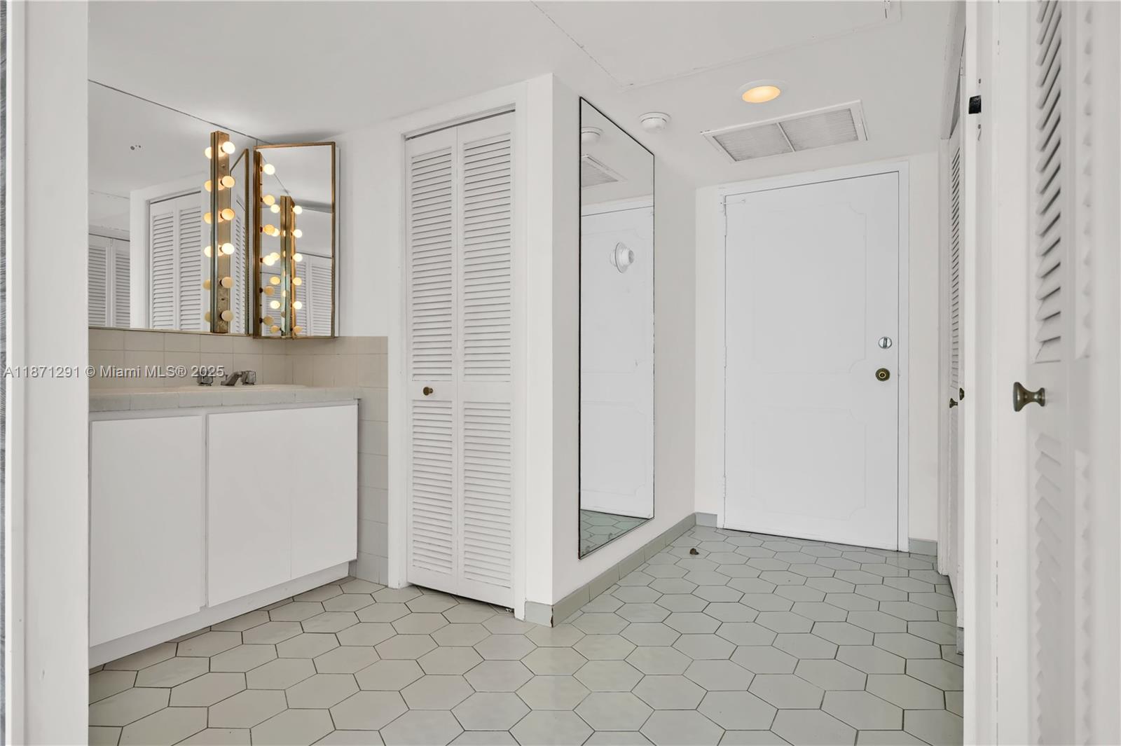 JOCKEY CLUB CONDO - Residential