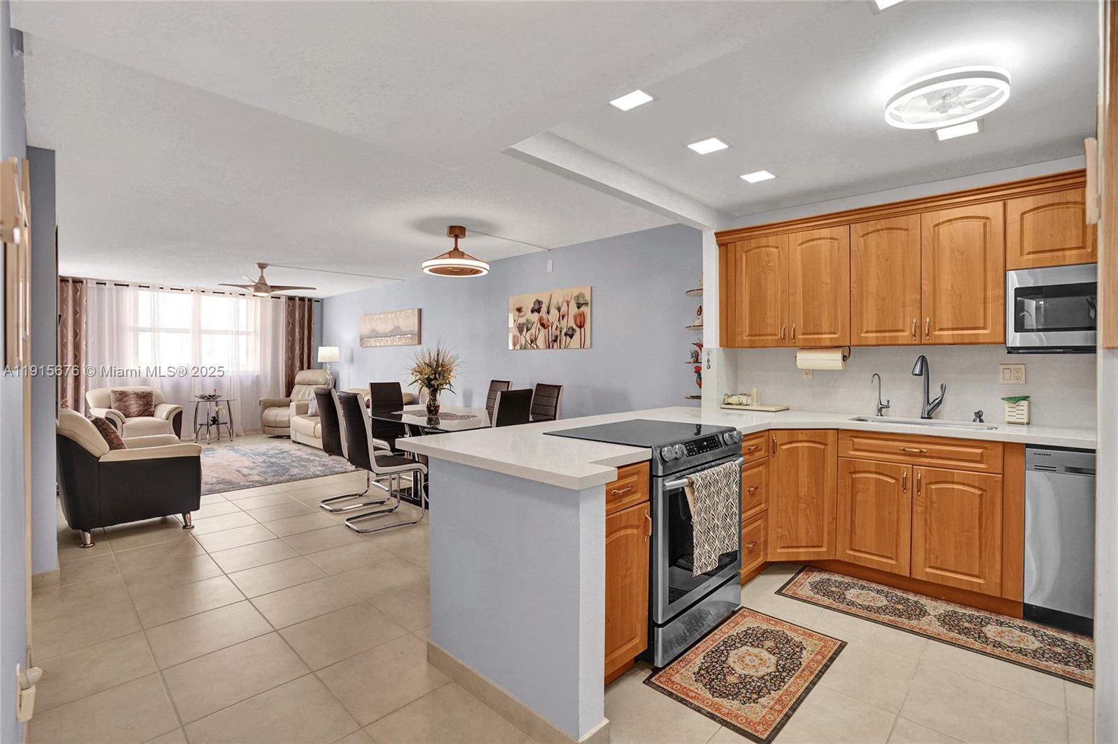 PLAZA TOWERS SOUTH CONDO - Residential