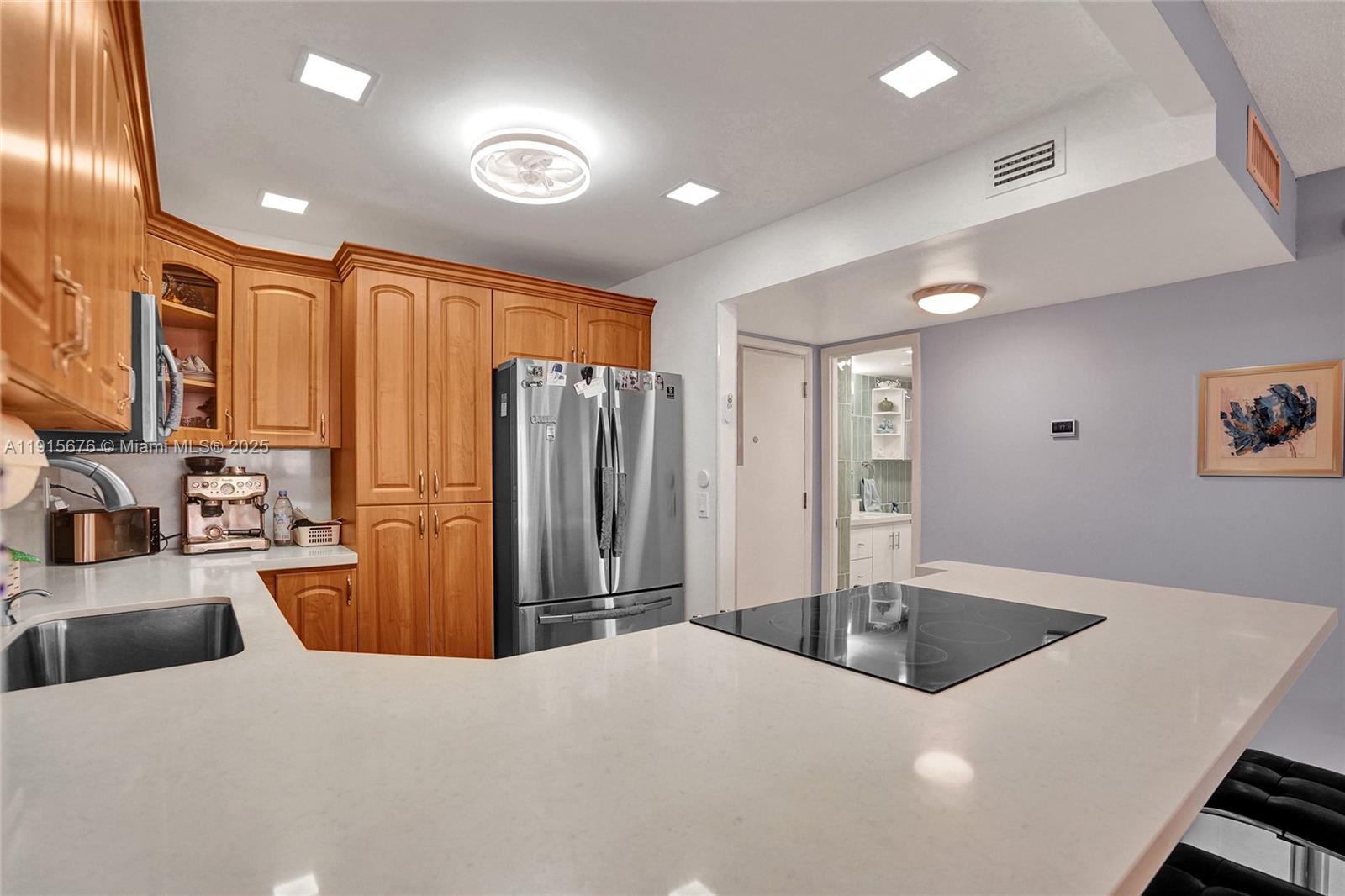 PLAZA TOWERS SOUTH CONDO - Residential