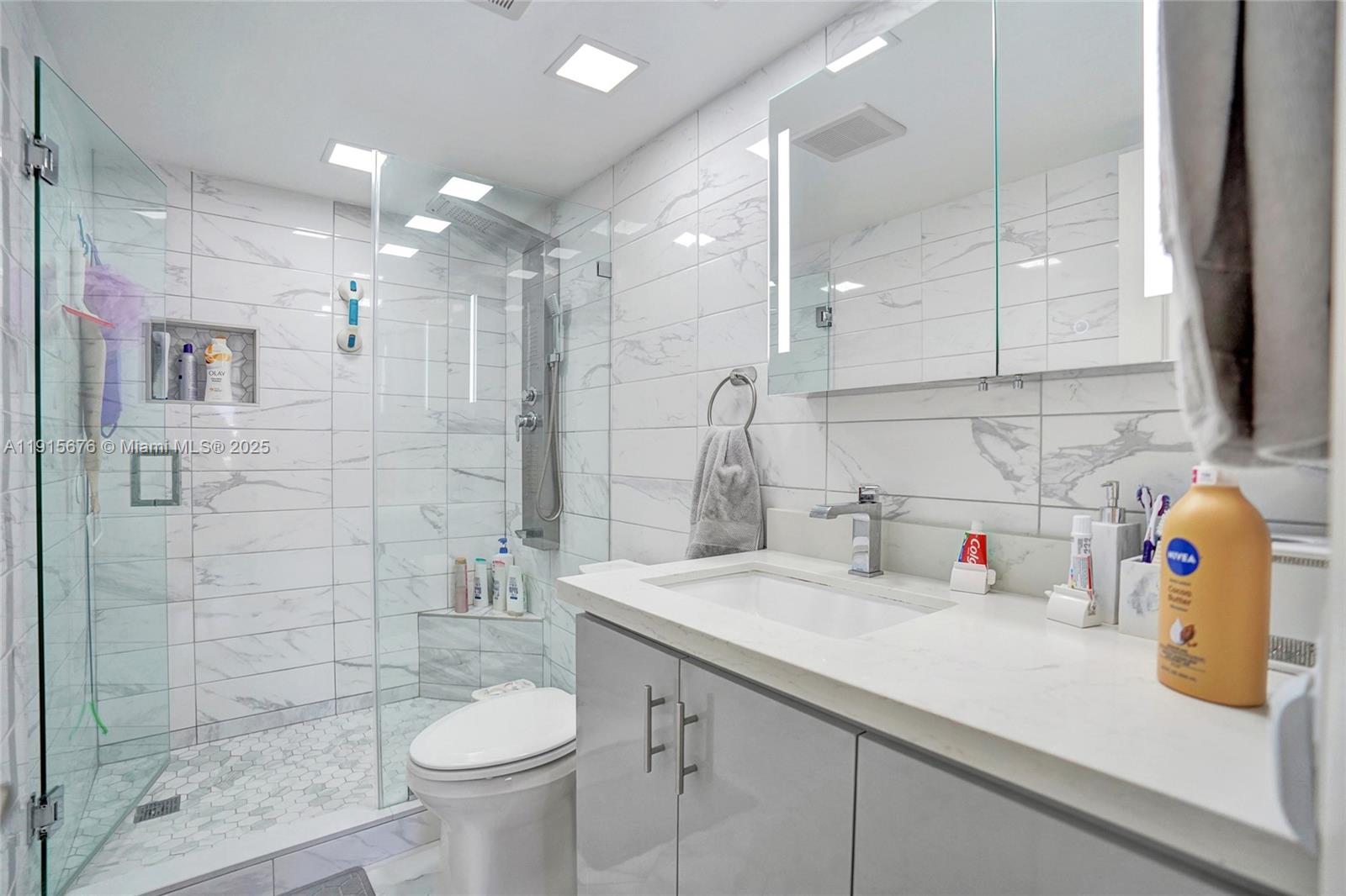 PLAZA TOWERS SOUTH CONDO - Residential