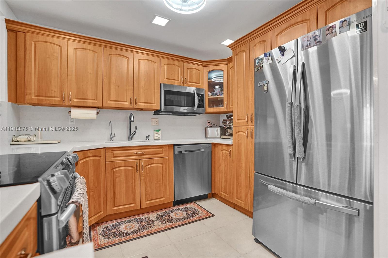 PLAZA TOWERS SOUTH CONDO - Residential