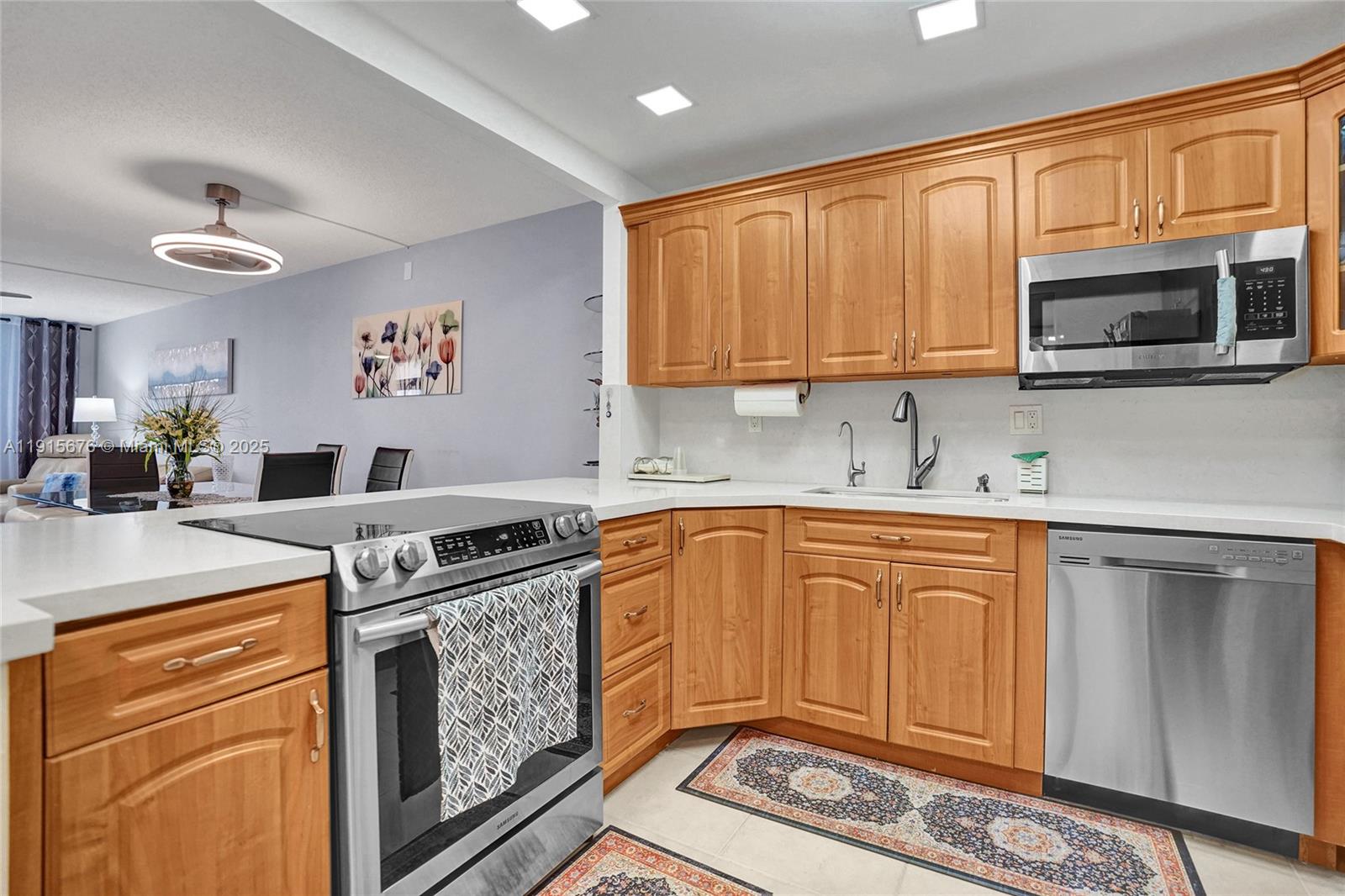 PLAZA TOWERS SOUTH CONDO - Residential